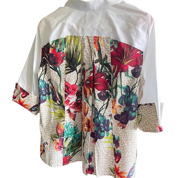 - CHICO’S NO-IRON Tropical Pleat-Back Shirt Size 2 Chico’s Size, US medium - Picture 7 of 10